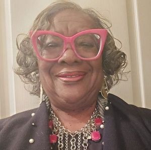 Meet your Posher, Effie